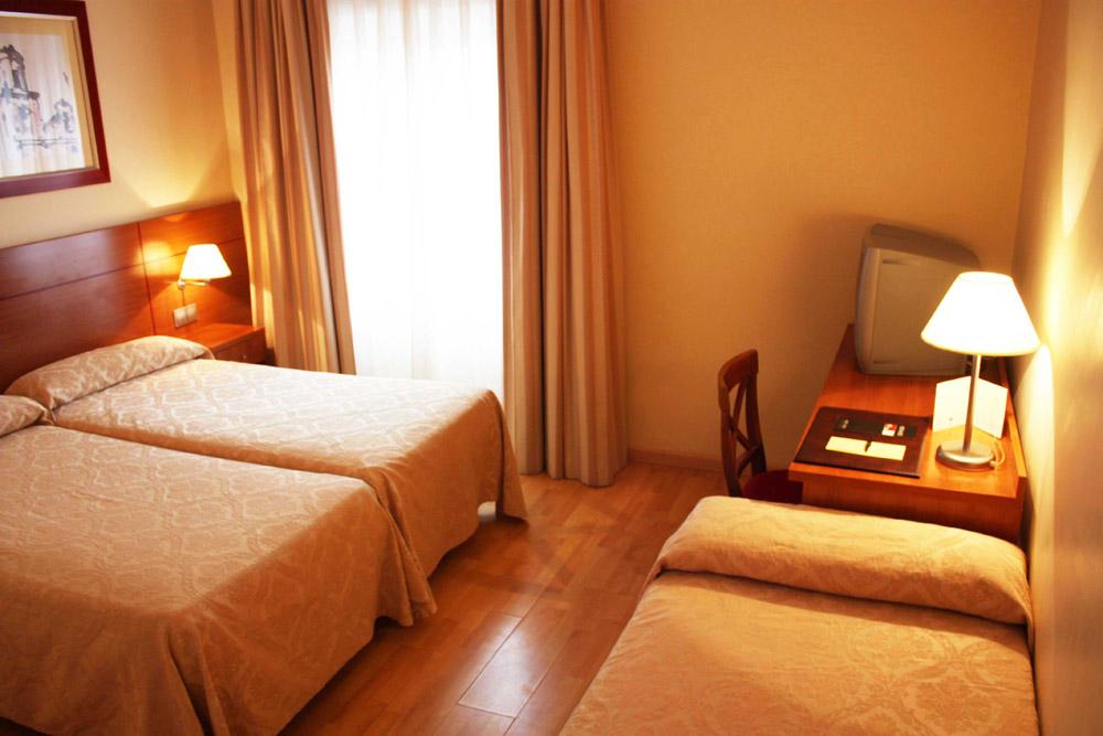 Hotel Palacios Alfaro Bagian luar foto