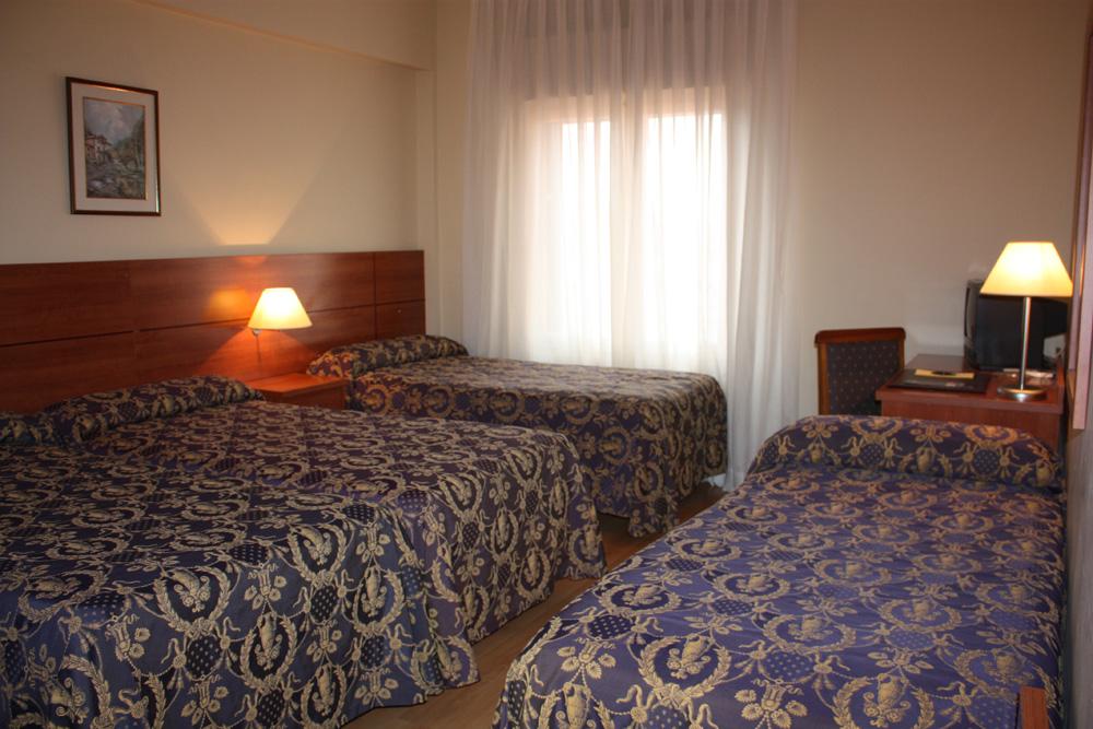 Hotel Palacios Alfaro Bagian luar foto