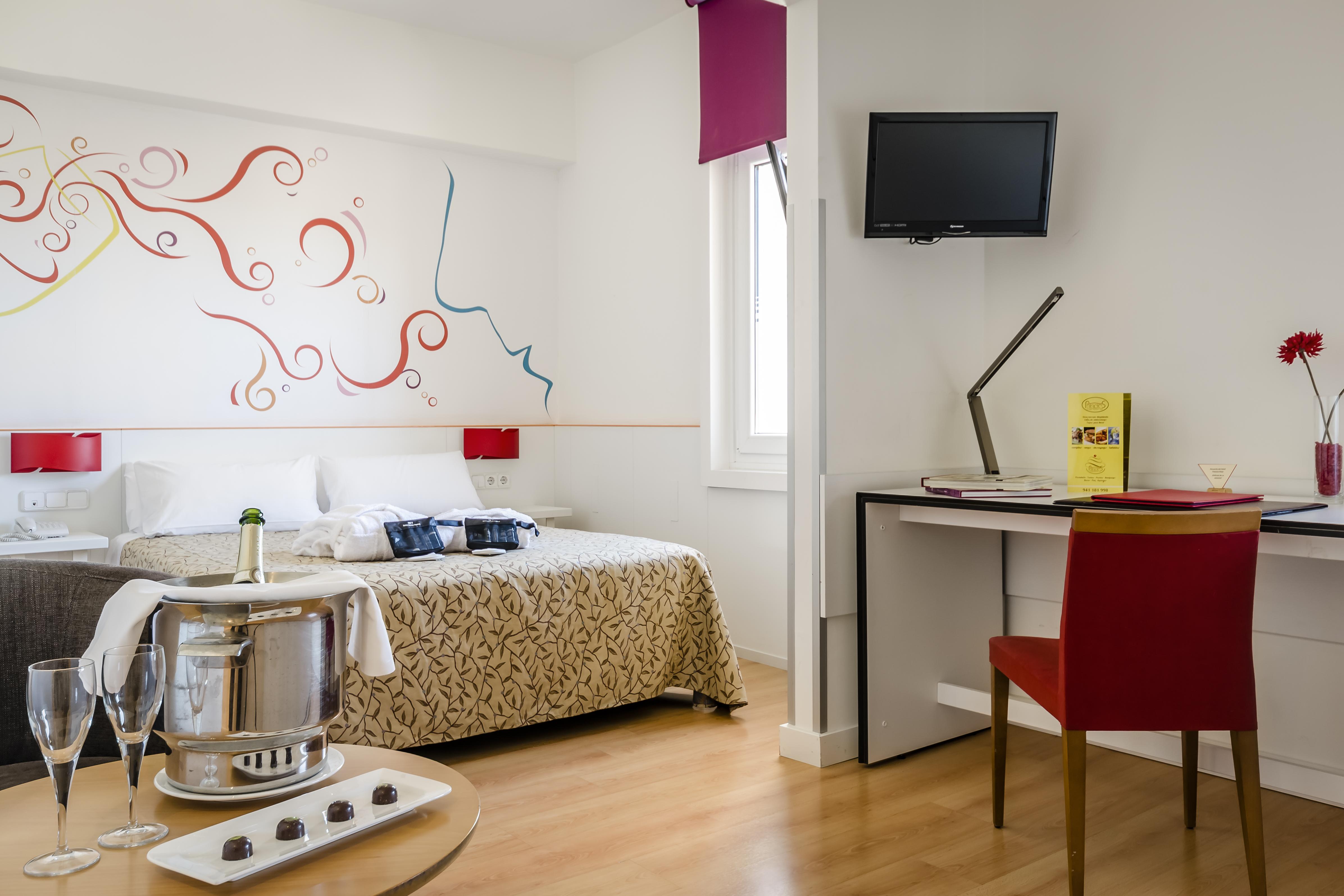 Hotel Palacios Alfaro Bagian luar foto