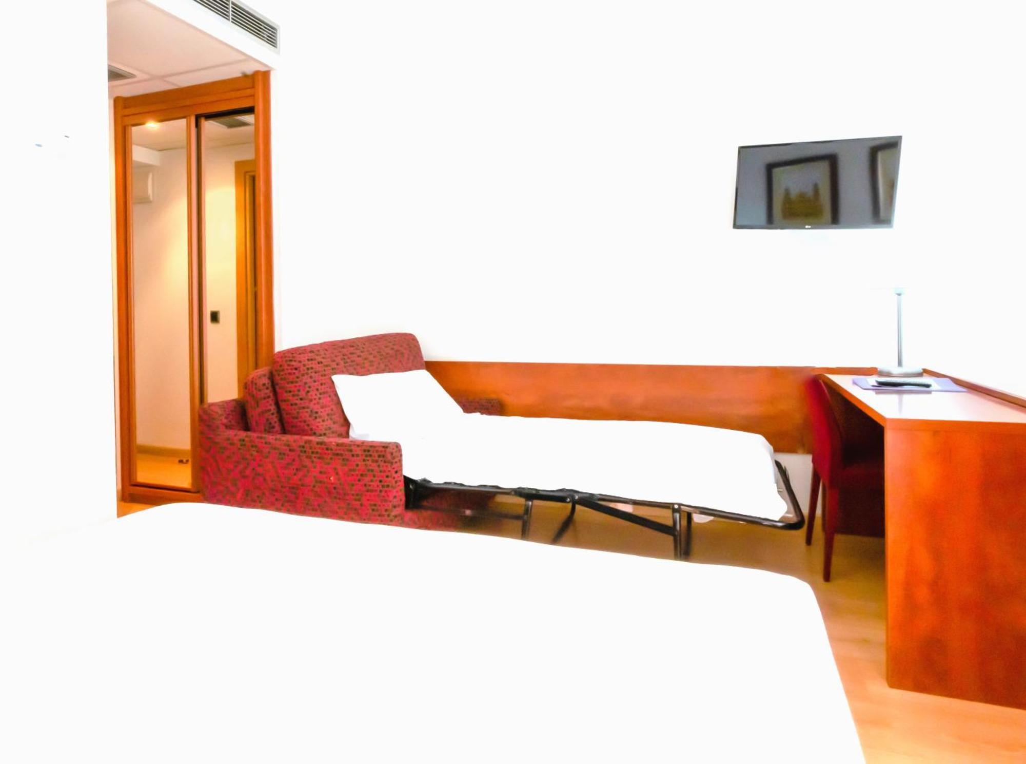 Hotel Palacios Alfaro Bagian luar foto