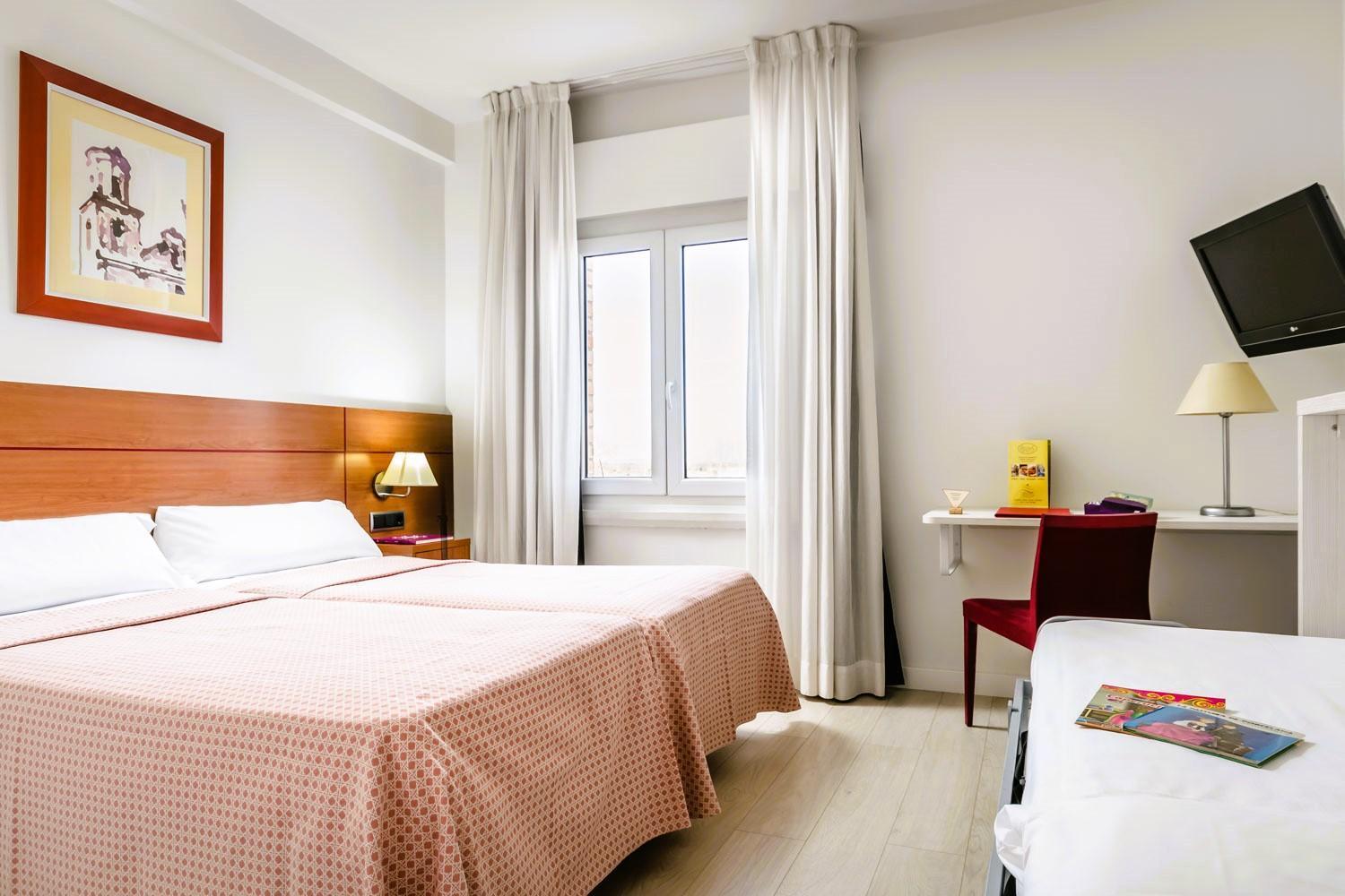 Hotel Palacios Alfaro Bagian luar foto