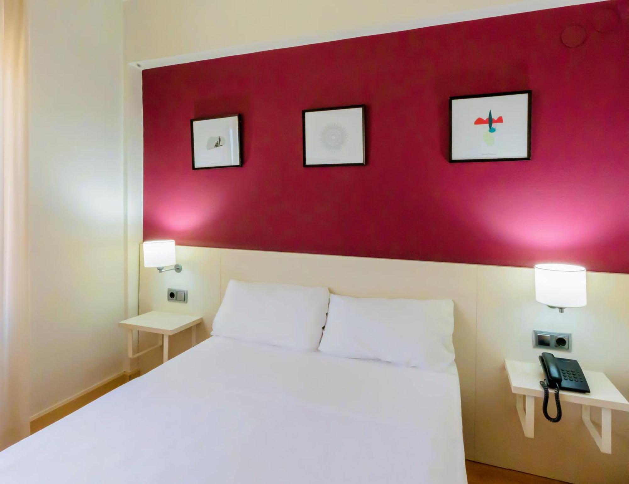 Hotel Palacios Alfaro Bagian luar foto