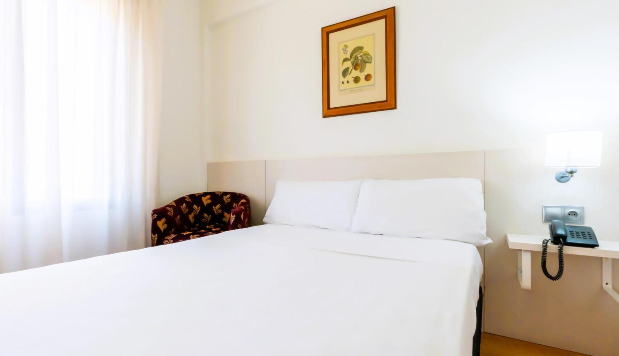 Hotel Palacios Alfaro Bagian luar foto