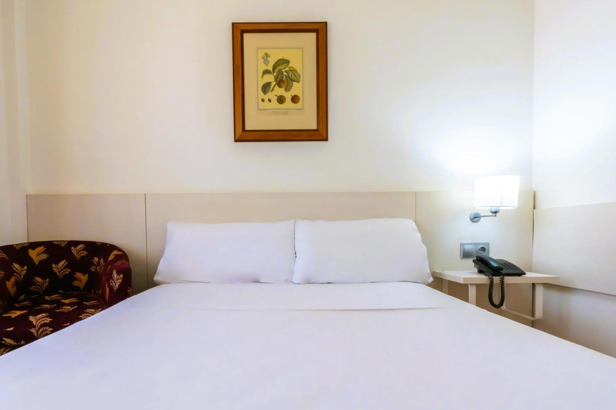 Hotel Palacios Alfaro Bagian luar foto