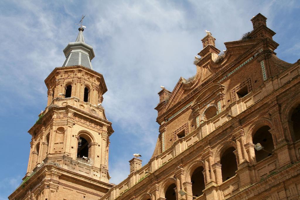 Hotel Palacios Alfaro Bagian luar foto