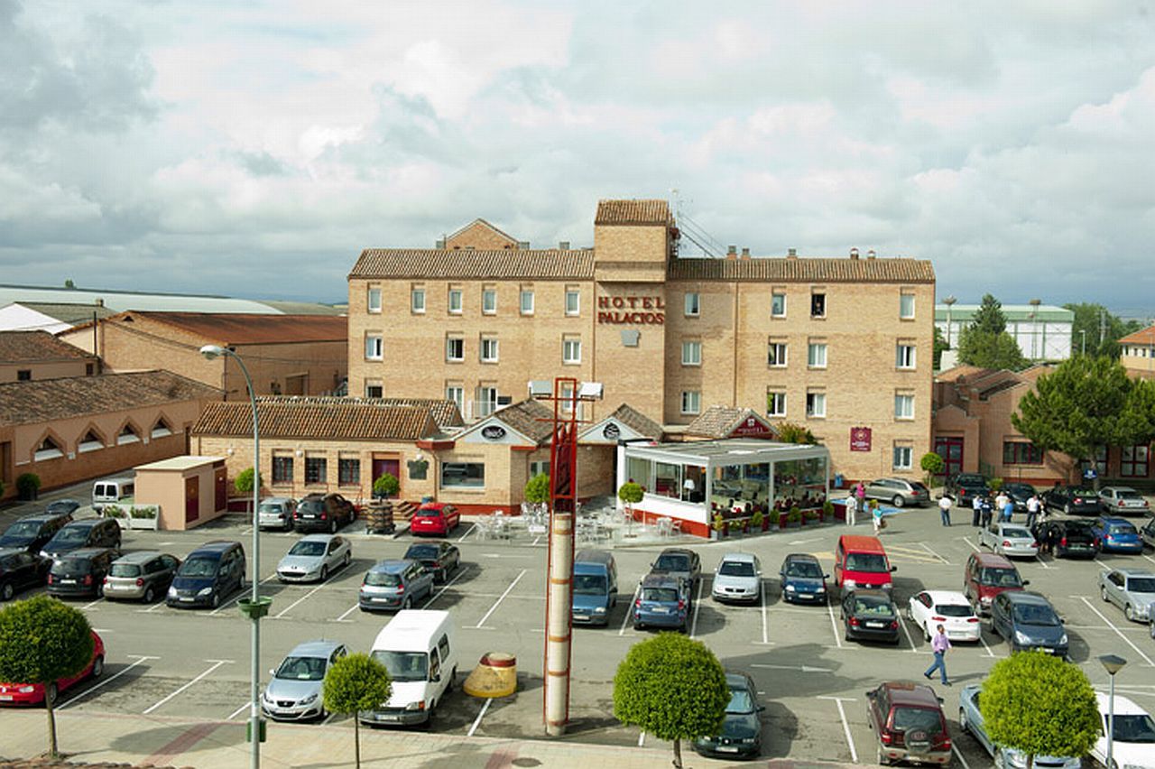 Hotel Palacios Alfaro Bagian luar foto