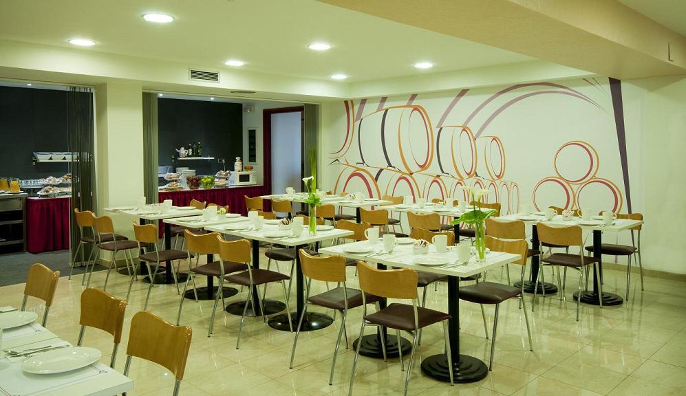 Hotel Palacios Alfaro Bagian luar foto