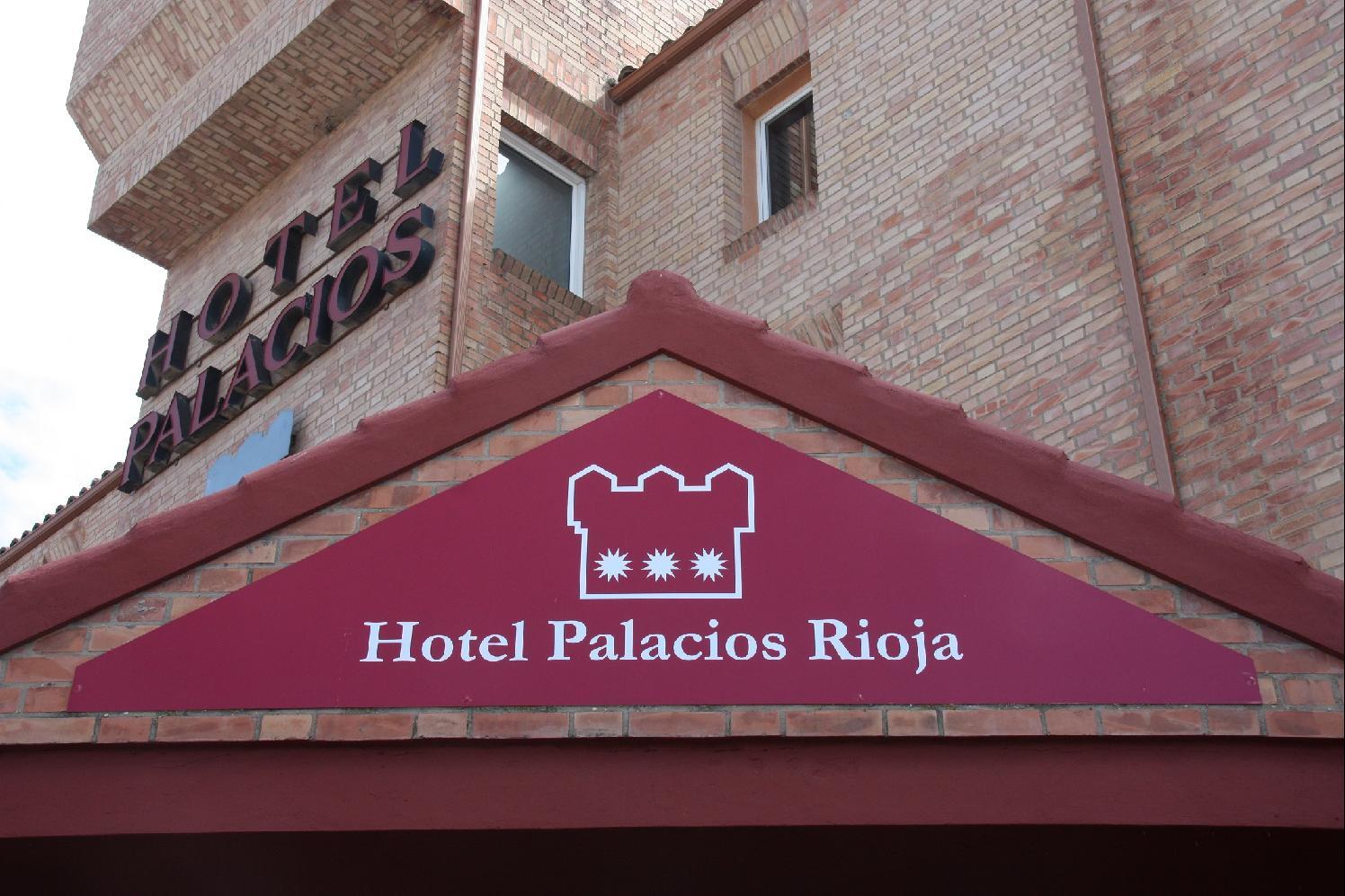 Hotel Palacios Alfaro Bagian luar foto