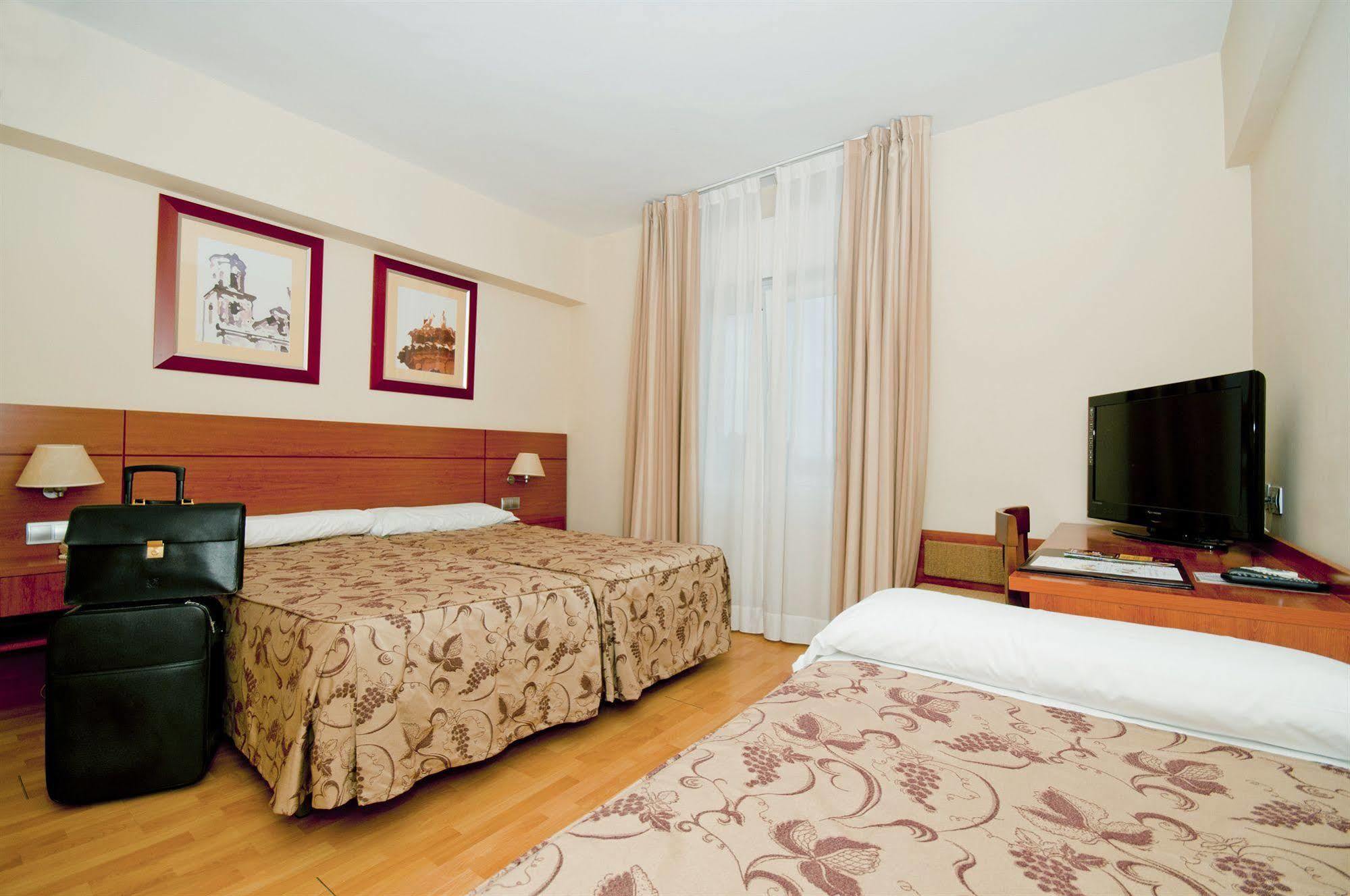 Hotel Palacios Alfaro Ruang foto